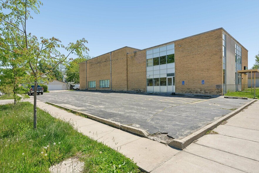 More Photos Of 3843 6th Ave, Des Moines Lodge Meeting Hall For Sale