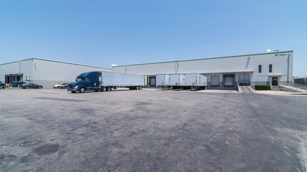 More Photos Of 13930-13950 Mica St, Santa Fe Springs Warehouse For Lease