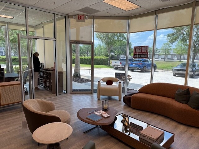 More Photos Of 6557 Hazeltine National Dr, Orlando Distribution For Lease