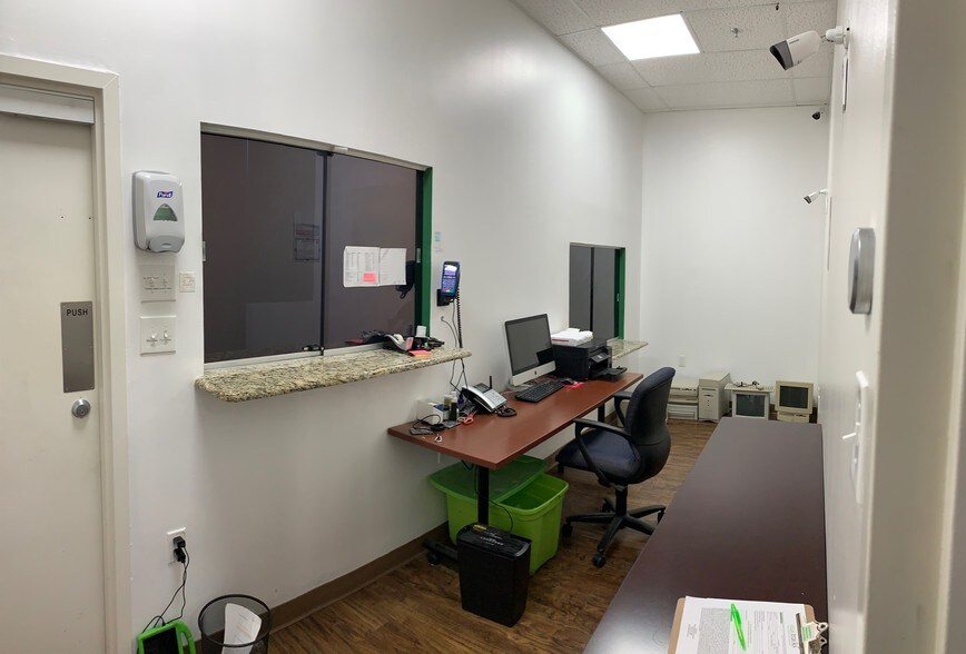 More Photos Of 3305 Mayhill Rd, Denton Unknown For Lease