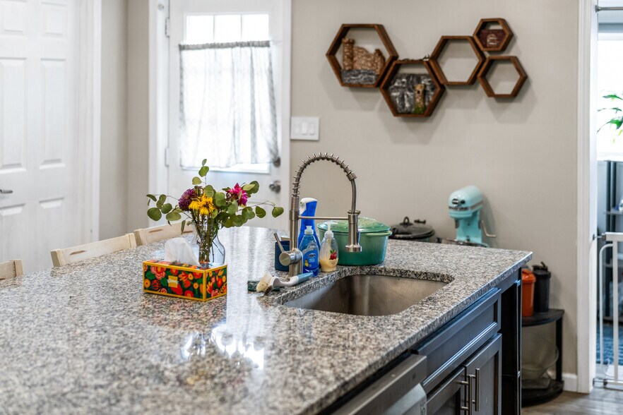 More Photos Of 217 W 28th St, Buena Vista Apartments For Sale