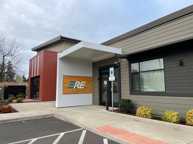 More Photos Of 1025 2nd St NW, Salem Medical For Sale