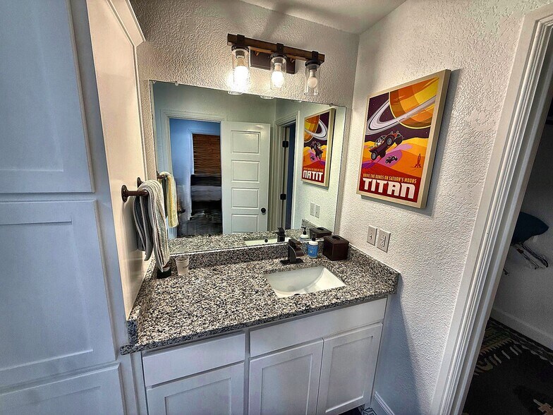 More Photos Of 537 Aviator Dr, Fort Worth Airplane Hangar For Sale