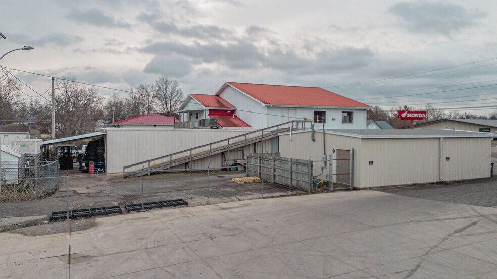 More Photos Of 1014 W Main St, Princeton Freestanding For Sale