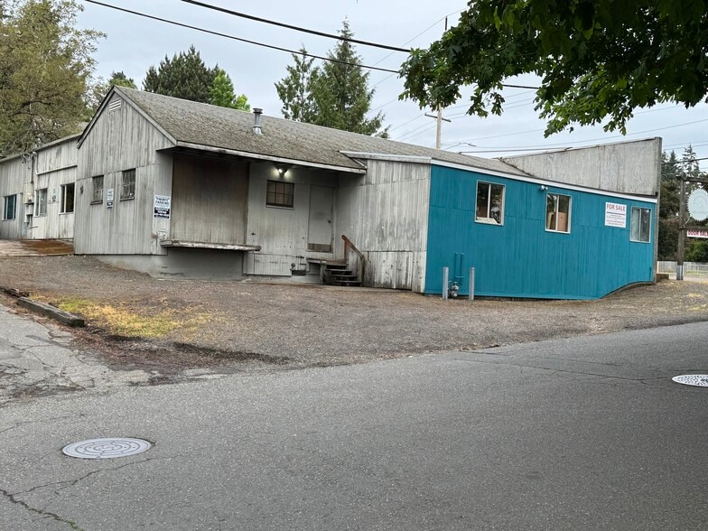 More Photos Of 2502 SW Multnomah Blvd, Portland Light Distribution For Sale