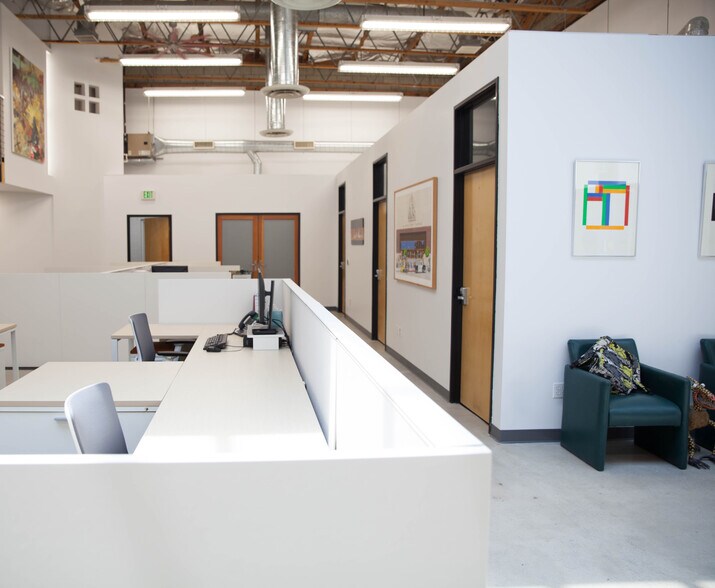 More Photos Of 2300 S Sepulveda Blvd, Los Angeles Office For Lease