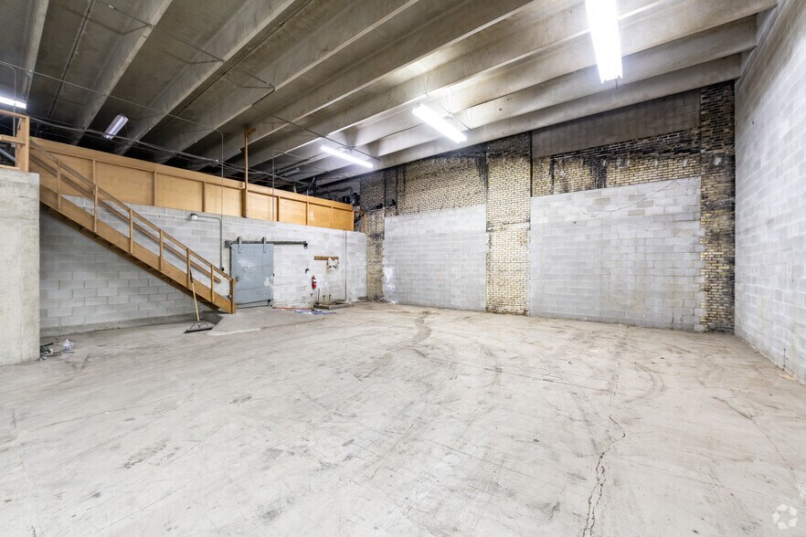 More Photos Of 121 E Tutt St, South Bend Manufacturing For Lease