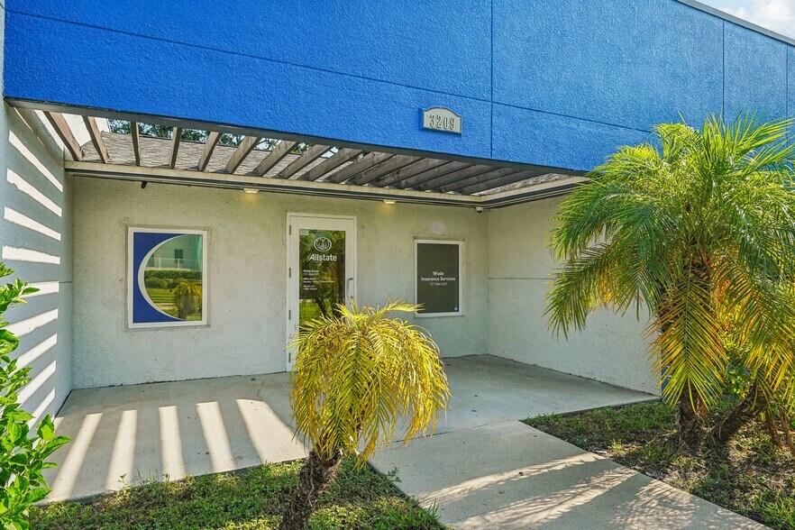 More Photos Of 3209 30th Ave S, Saint Petersburg Office For Sale