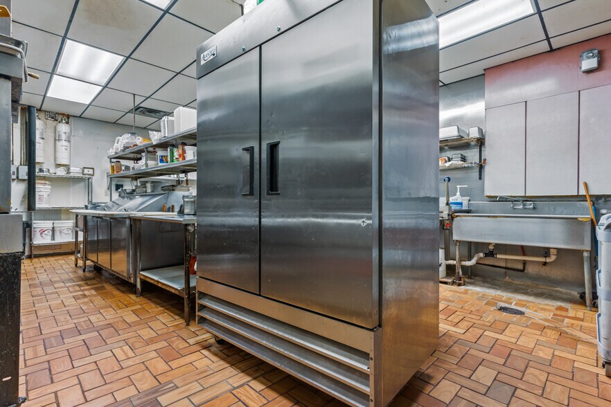 More Photos Of 509 US Highway 271 N, Gilmer Flex For Sale