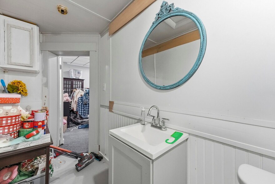 More Photos Of 115 E King St, Garrett General Retail For Sale