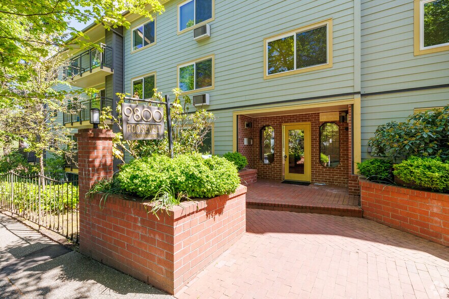 More Photos Of 9800 Roosevelt Way NE, Seattle Apartments For Sale