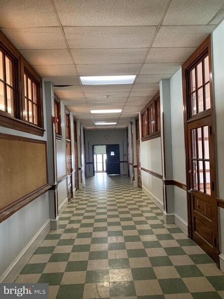 More Photos Of 6649 Tulip St, Philadelphia Schools For Lease