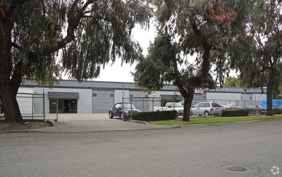 More Photos Of 23000 Connecticut St, Hayward Warehouse For Sale