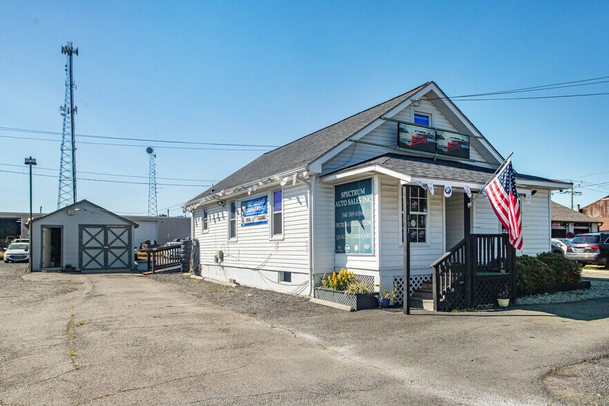 More Photos Of 103 Pegram Ln, Fredericksburg General Retail For Sale