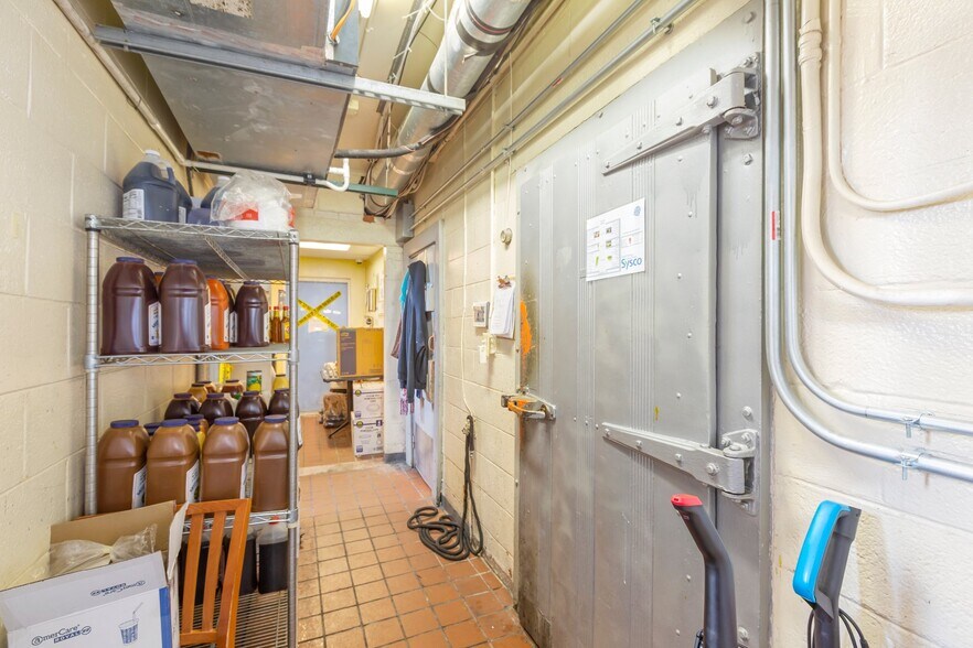 More Photos Of 1017 Sophia St, Fredericksburg Restaurant For Sale