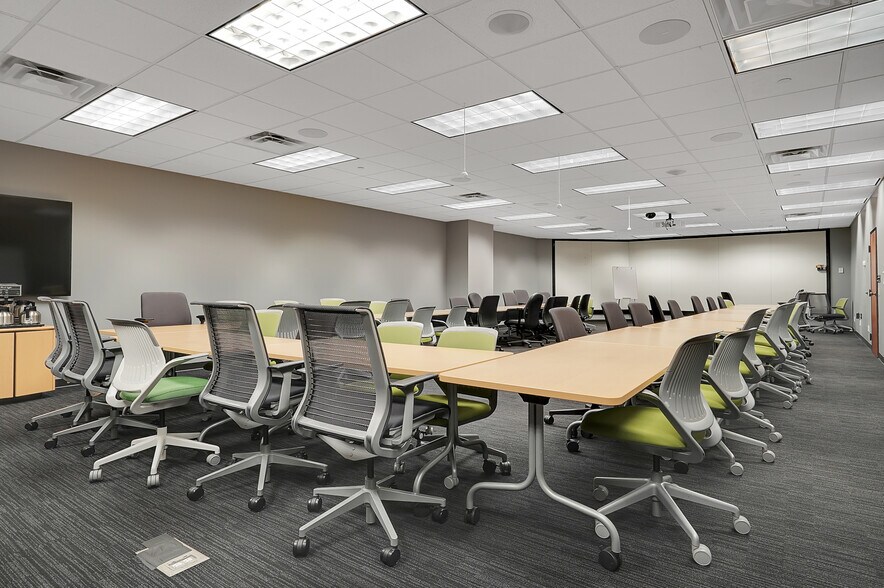 More Photos Of 515 W Market St, Louisville Office For Lease