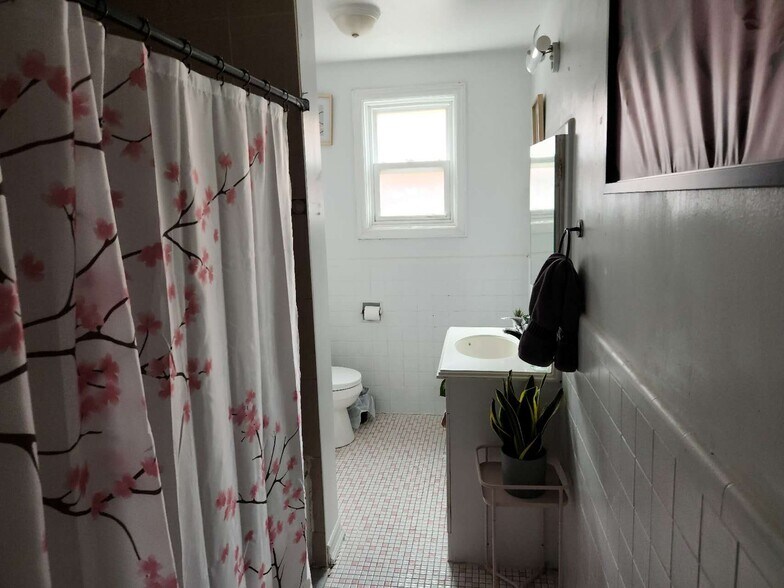 More Photos Of 50 Amherst Av, Toronto Apartments For Sale