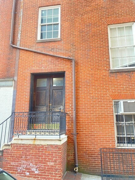 More Photos Of 333 N Charles St, Baltimore Storefront Retail Office For Lease