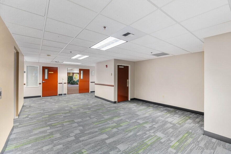 More Photos Of 16710 Smokey Point Blvd, Arlington General Retail For Sale