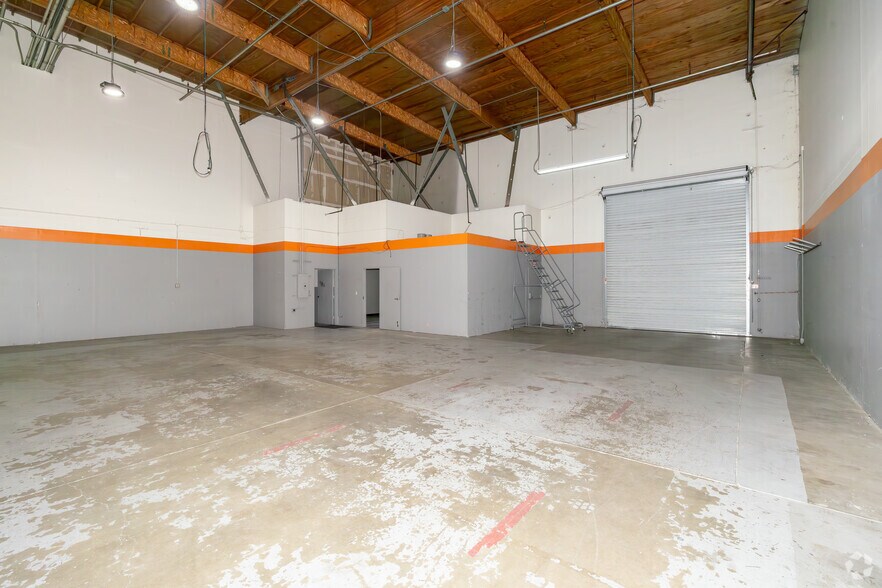 More Photos Of 7307 Roseville Rd, Sacramento Unknown For Lease