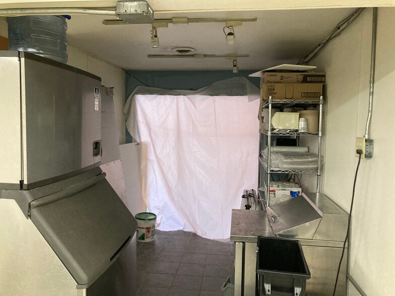 More Photos Of 1012 Main St, Beaver Bay Bar For Sale