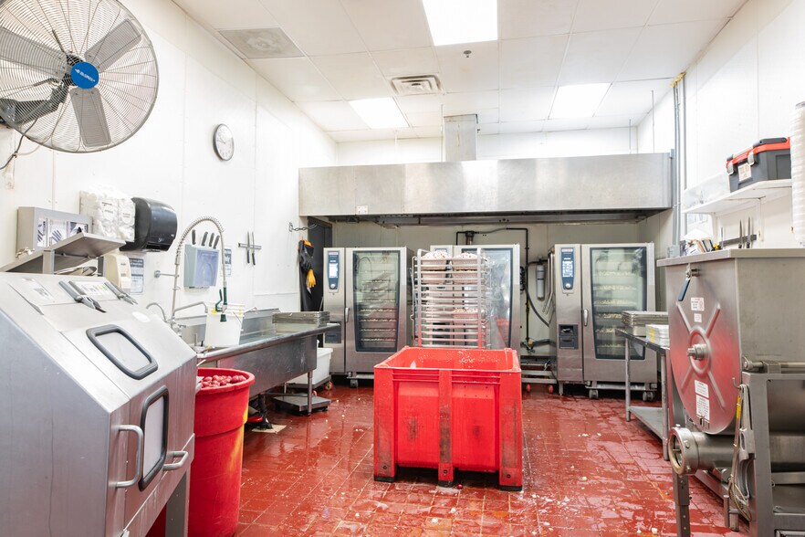 More Photos Of 310 Roosevelt Ave, Spring Valley Freestanding For Lease