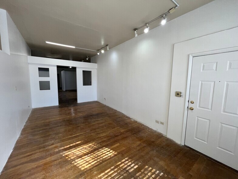 More Photos Of 2641 N Clybourn Ave, Chicago Storefront Retail Office For Lease