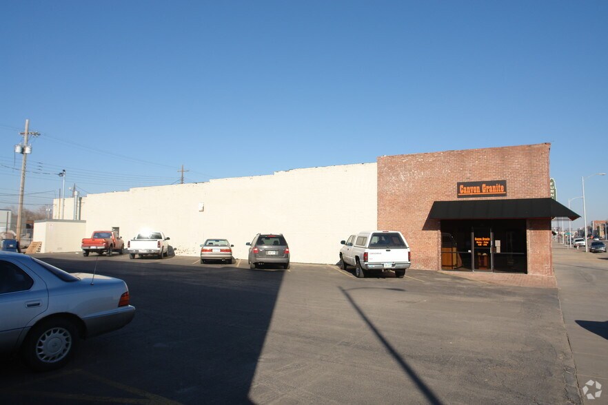More Photos Of 1116 E Douglas Ave, Wichita Freestanding For Lease
