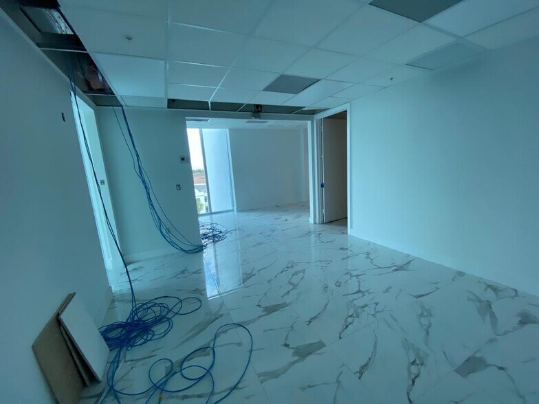 More Photos Of 10450 NW 33rd St, Doral Office For Sale