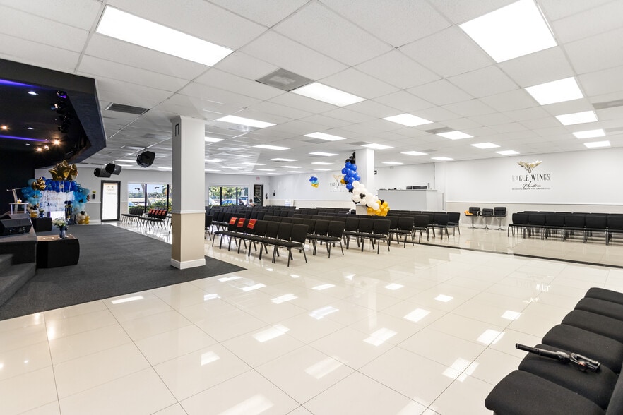 More Photos Of 2025 N Dixie Hwy, Pompano Beach Storefront Retail Office For Sale