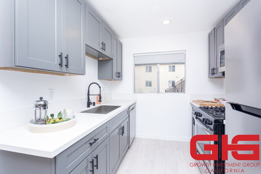 More Photos Of 376 N Avenue 57, Los Angeles Apartments For Sale