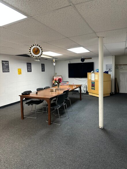 More Photos Of 3489 N 76th St, Milwaukee Office For Sale