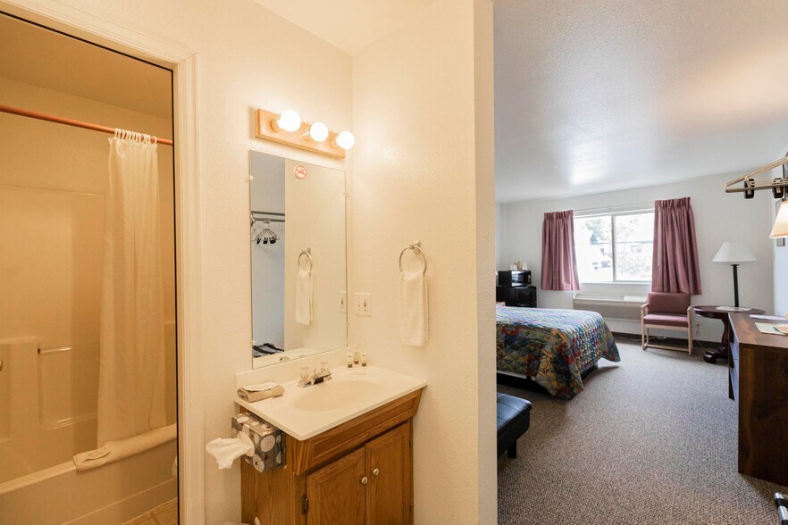 More Photos Of 605 4th Ave, Fort Garland Hotel For Sale