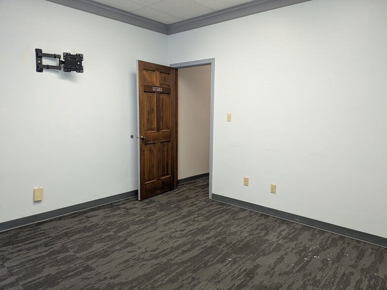 More Photos Of 6745 S Gray Rd, Indianapolis Office For Lease