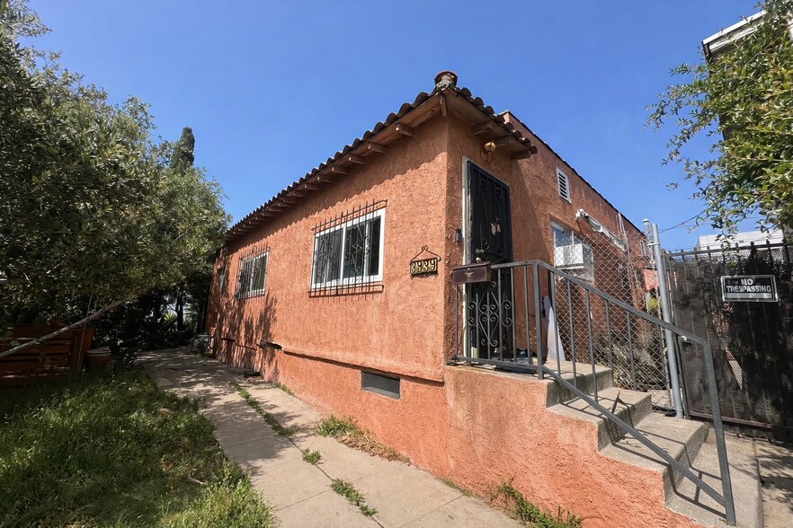 More Photos Of 3939 W 28th St, Los Angeles Multifamily For Sale