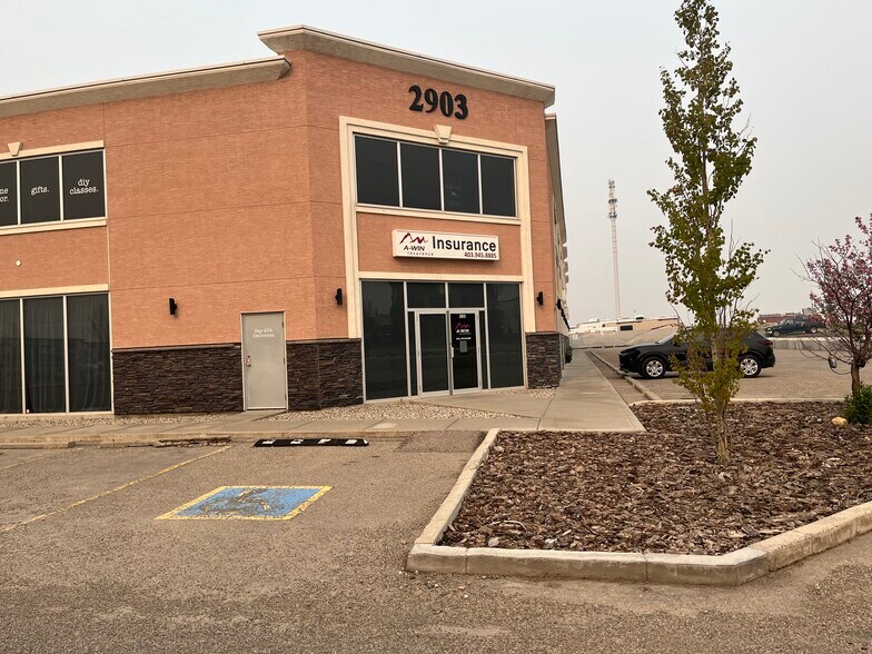More Photos Of 2903 Kingsview Blvd SE, Airdrie Showroom For Sale