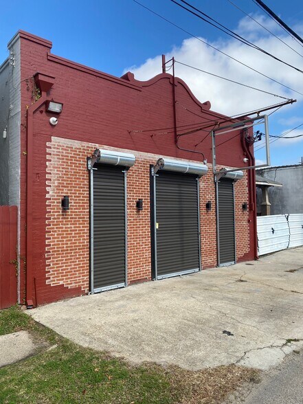 Primary Photo Of 4321 S Claiborne Ave, New Orleans Storefront For Sale