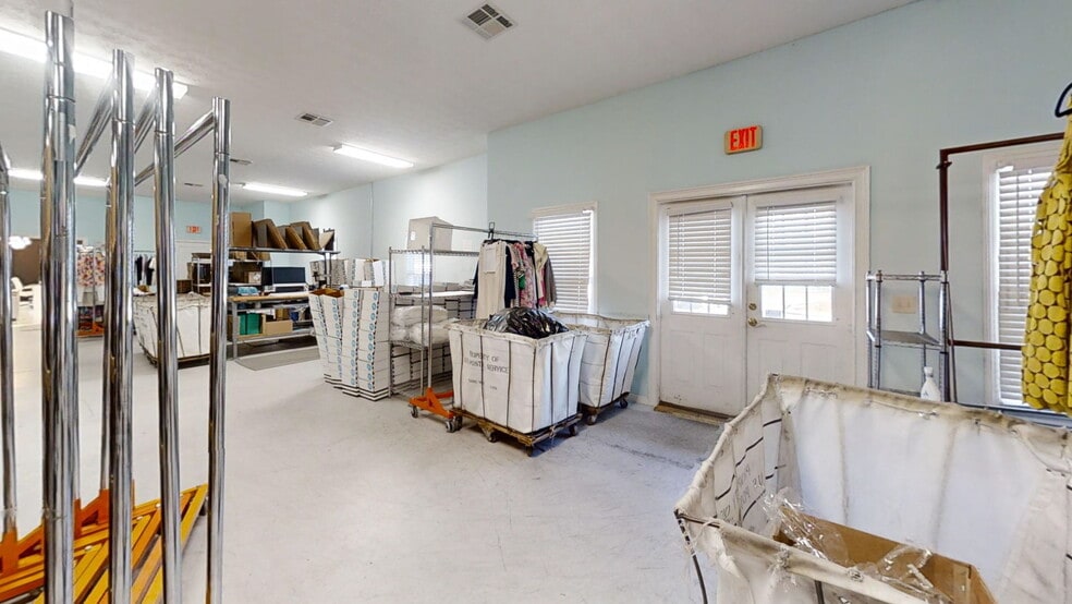 More Photos Of 7413 Whitesville Rd, Columbus Medical For Sale