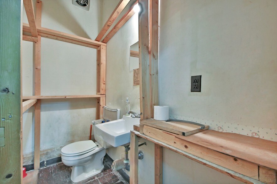 More Photos Of 101-103 Main St, Paterson Storefront For Sale