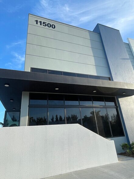 More Photos Of 11550 NW 124th St, Medley Unknown For Lease