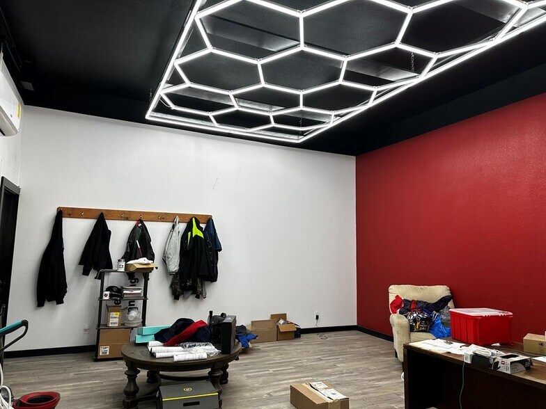 More Photos Of 301 S Betty Ave, Monahans Flex For Sale