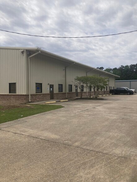 More Photos Of 2030 Phillip Dr, Covington Warehouse For Lease