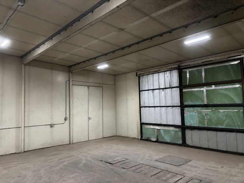 More Photos Of 440 Charmony Frontage Rd, Sterling Warehouse For Lease