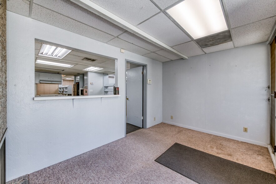 More Photos Of 446 W Shaw Ave, Fresno Office For Sale