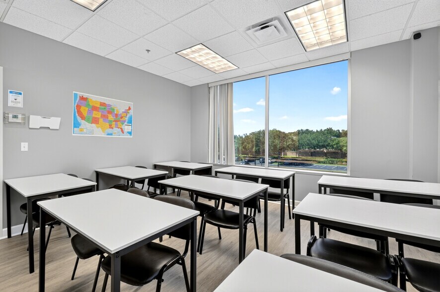 More Photos Of 6200 Metrowest Blvd, Orlando Office For Sale