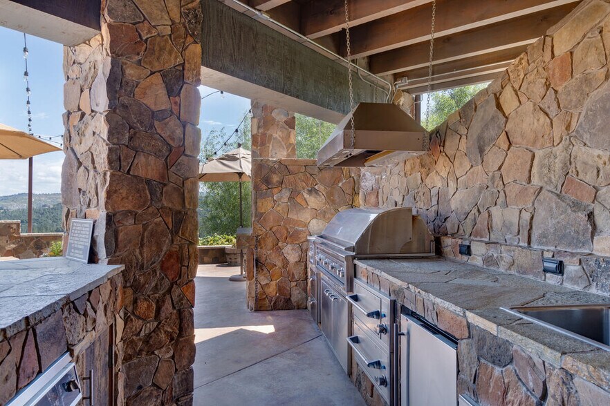 More Photos Of 8054 Fairplay Rd, Somerset Winery Vineyard For Sale