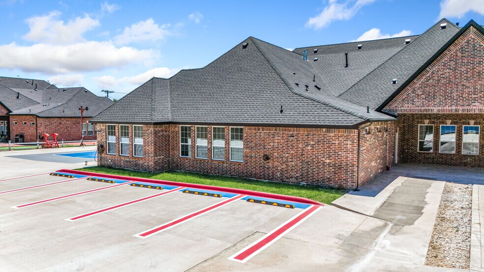 More Photos Of 703 E Oates Rd, Garland Unknown For Lease