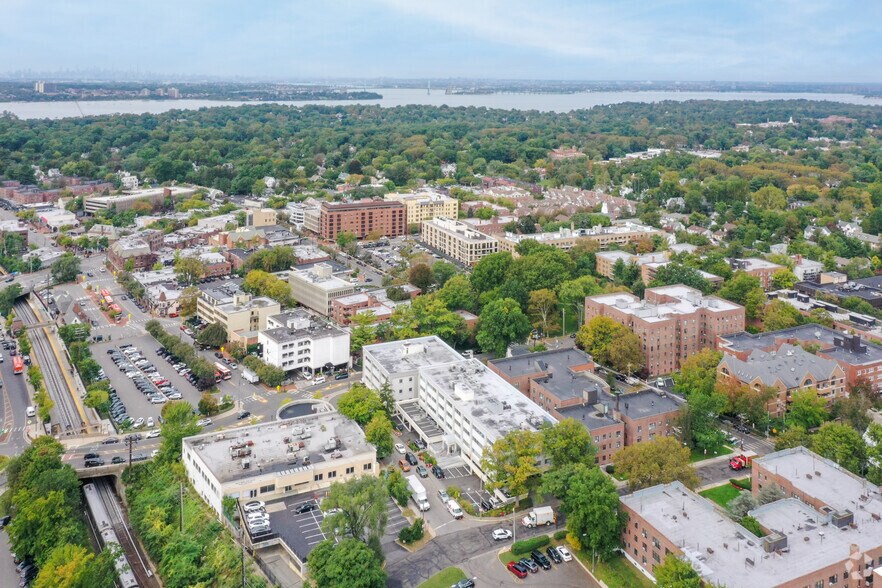 More Photos Of 1 Linden Pl, Great Neck Office For Lease