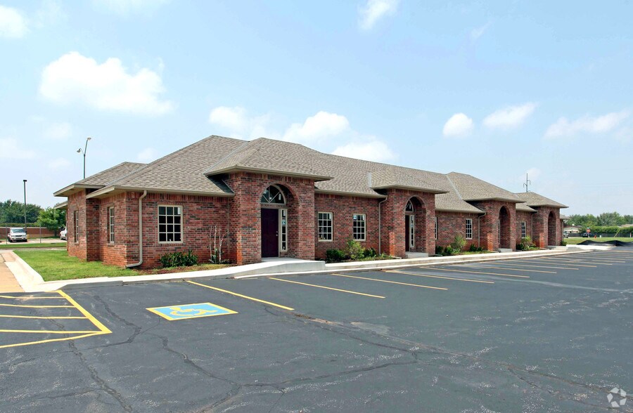 More Photos Of 10404 Vineyard Blvd, Oklahoma City Unknown For Lease
