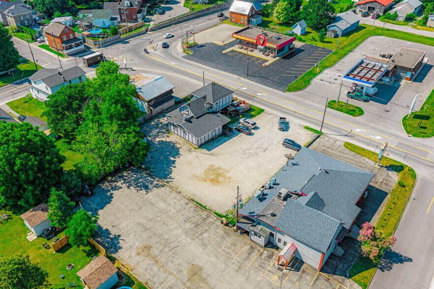 More Photos Of 7 Union St, Smiths Falls Restaurant For Sale